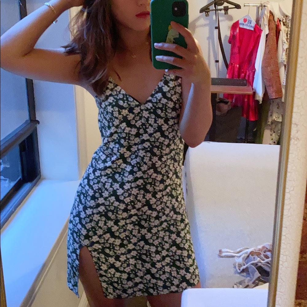 Cute green dress!